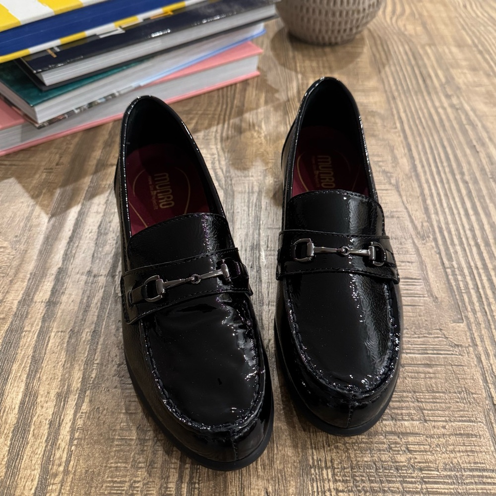 Munro Gryffin Loafers in Black Crinkle Patent.